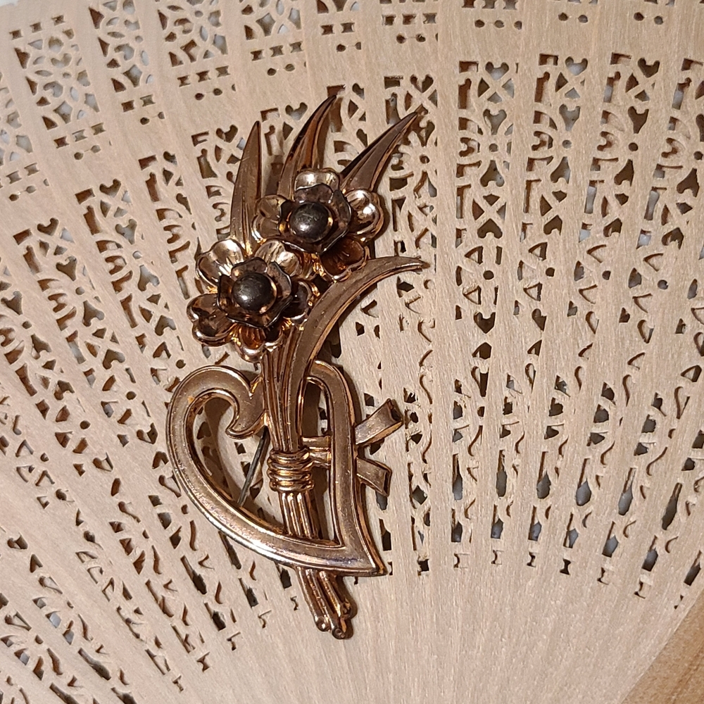 Unique Pin Brooch - Picture 10 of 16